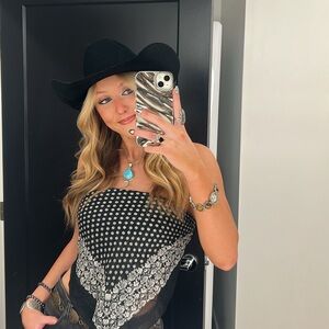 Meet your Posher, Makena